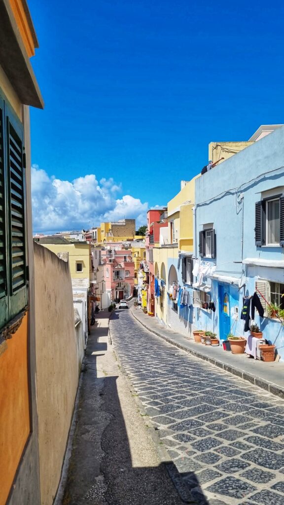 Procida straatje; Wat te doen in Procida tips, dagtrip vanuit Napels