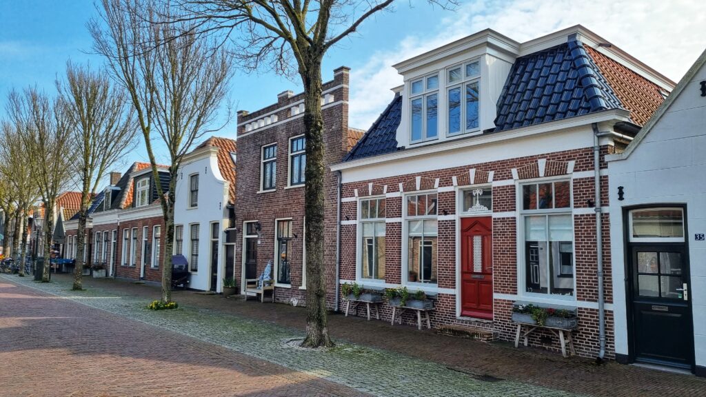 Dorpsstraat; tips wat te doen op Vlieland, weekendje Waddeneilanden