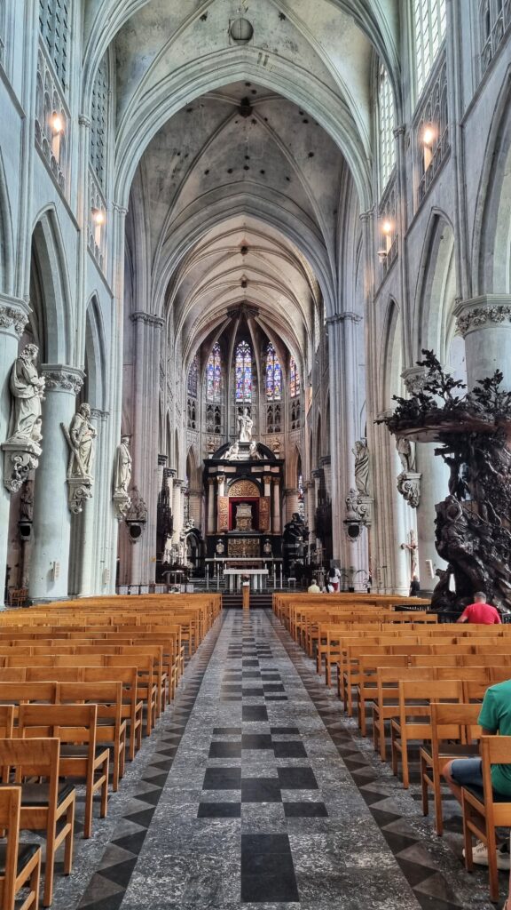 Sint-Rombuitskathedraal; tips wat te doen in Mechelen, een stedentrip weekendje