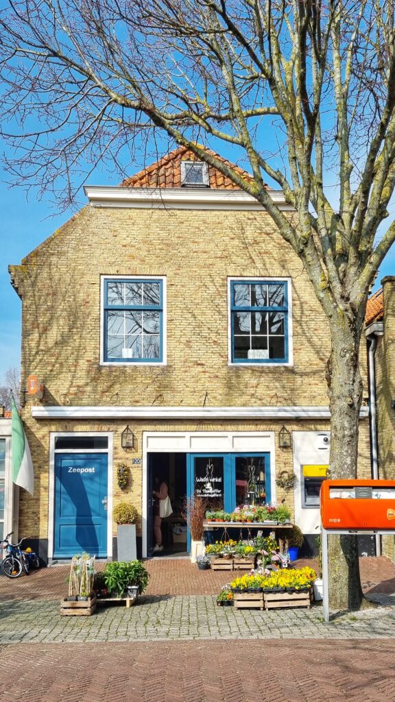 Winkelen Dorpsstraat; tips wat te doen op Vlieland, weekendje Waddeneilanden