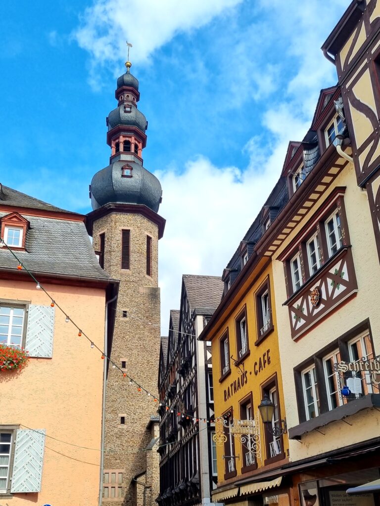 Cochem; vakwerkhuizen dorp in de Eifel aan de Moezel