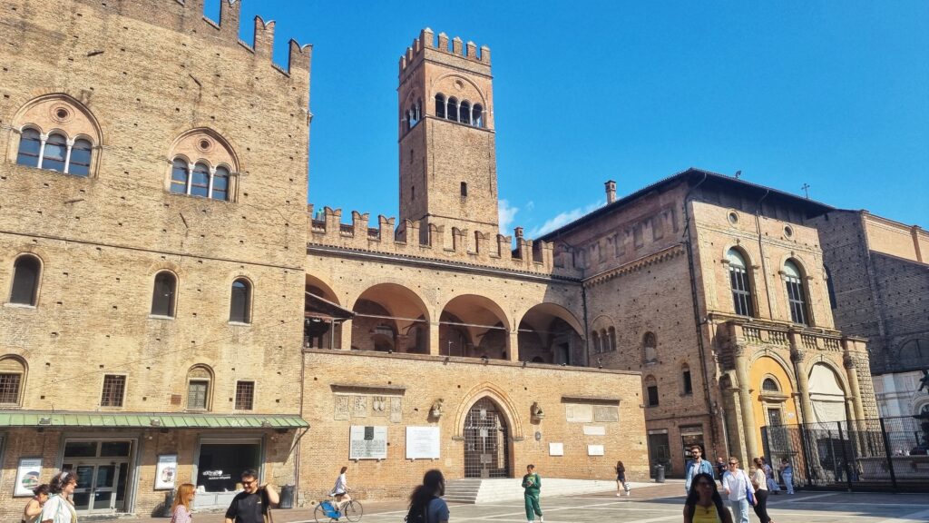 Palazzo Re Enzo; tips wat te doen in Bologna, Italië