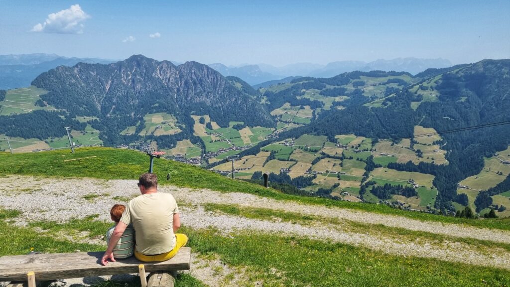 Alpbach kabelbaan; TIrol met kinderen, Oostenrijk in de zomer (Lauserland)